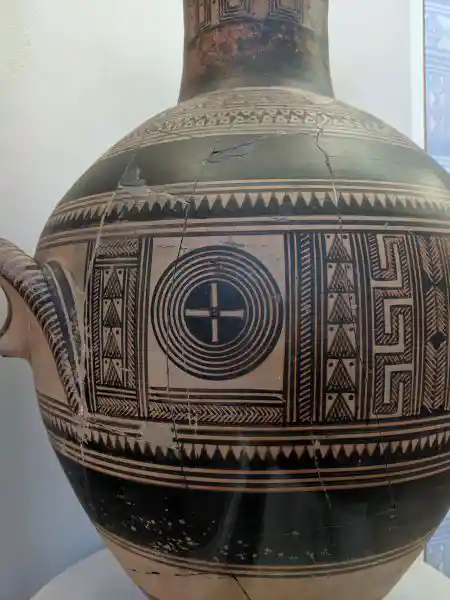 Large cinerary urn amphora with geometric decoration and solar cross motifs